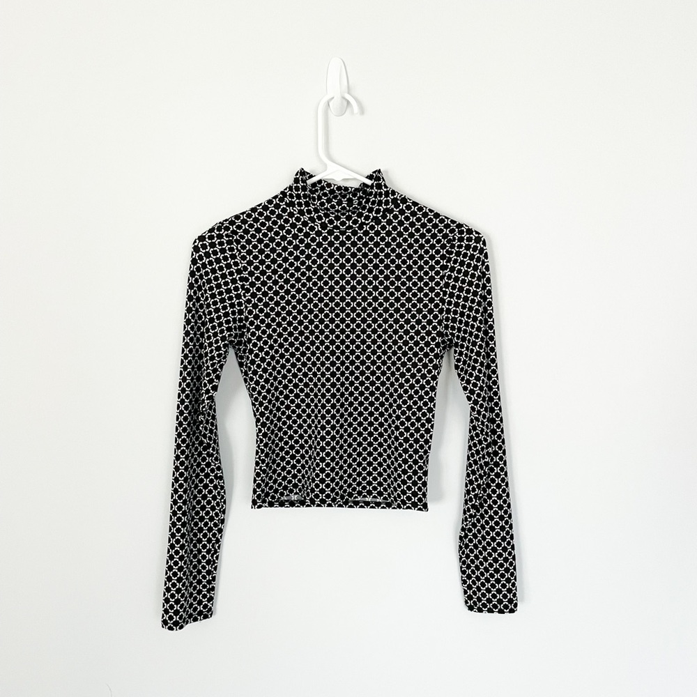 Rainbow Shops Black & White Turtleneck